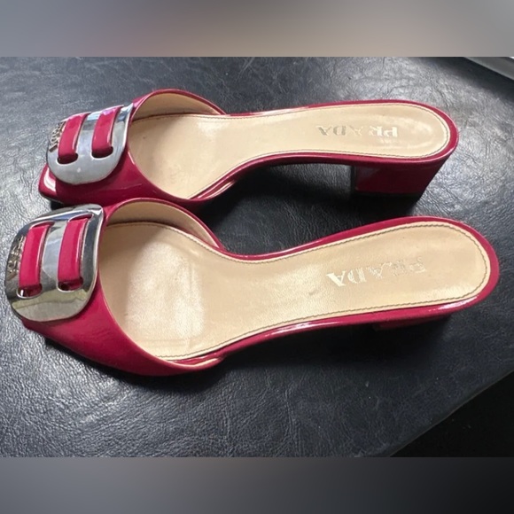 Prada slippers size 6. Color: Fuschia - Picture 3 of 5